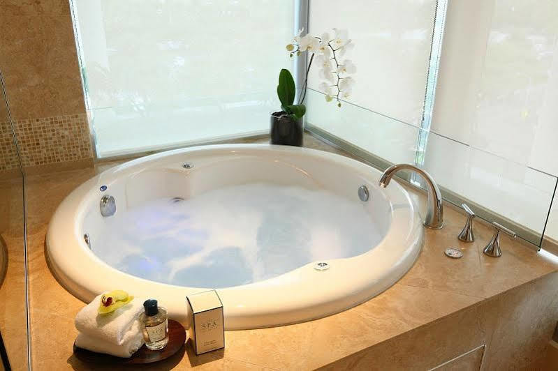 Jet Luxury At The Trump Waikiki Oahu Exterior photo
